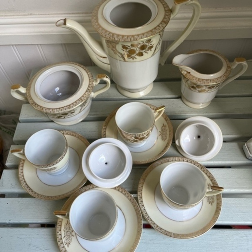 Vintage Chikaramachi Japan Tea Set Teapot, Sugar Dish, Creamer, 4 Cups & Saucers - Picture 8 of 16